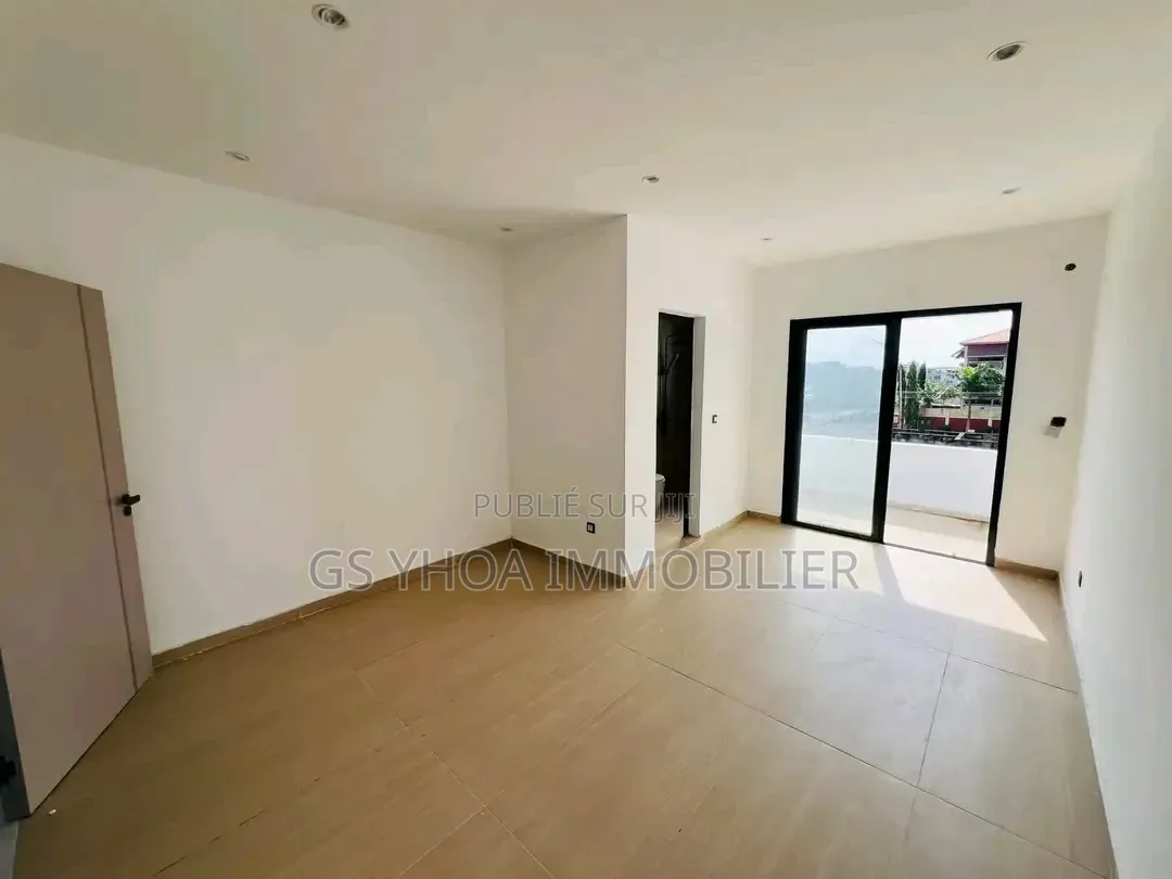 5chbre Duplex dans Cocody à Vendre