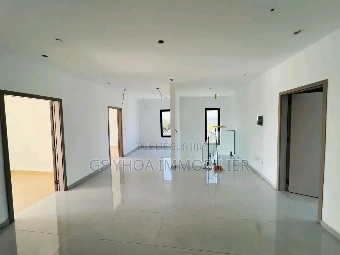 5chbre Duplex dans Cocody à Vendre