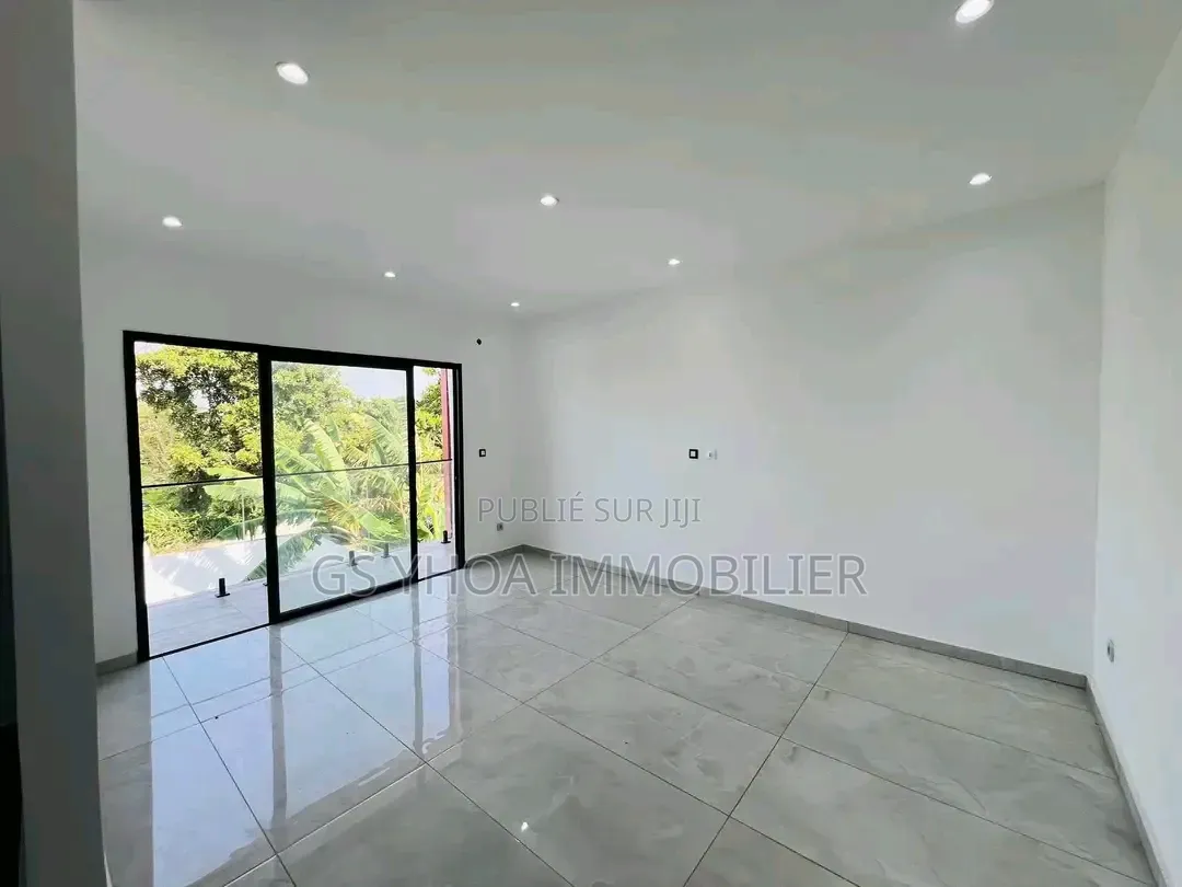 5chbre Duplex dans Cocody à Vendre