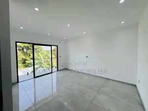 5chbre Duplex dans Cocody à Vendre
