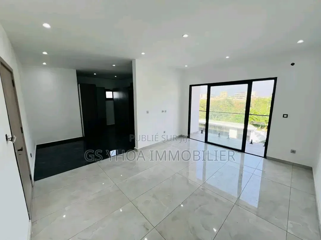 5chbre Duplex dans Cocody à Vendre