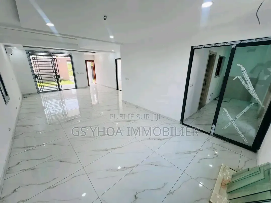 5chbre Duplex dans Bingerville à Vendre