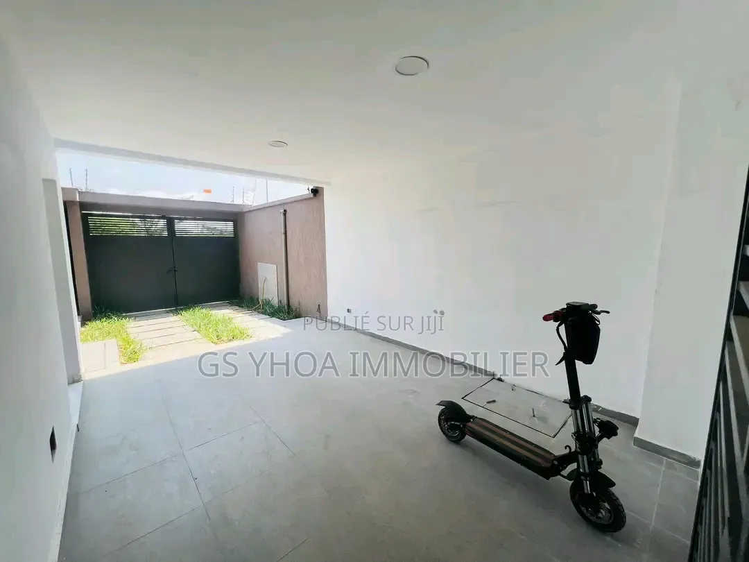 5chbre Duplex dans Bingerville à Vendre