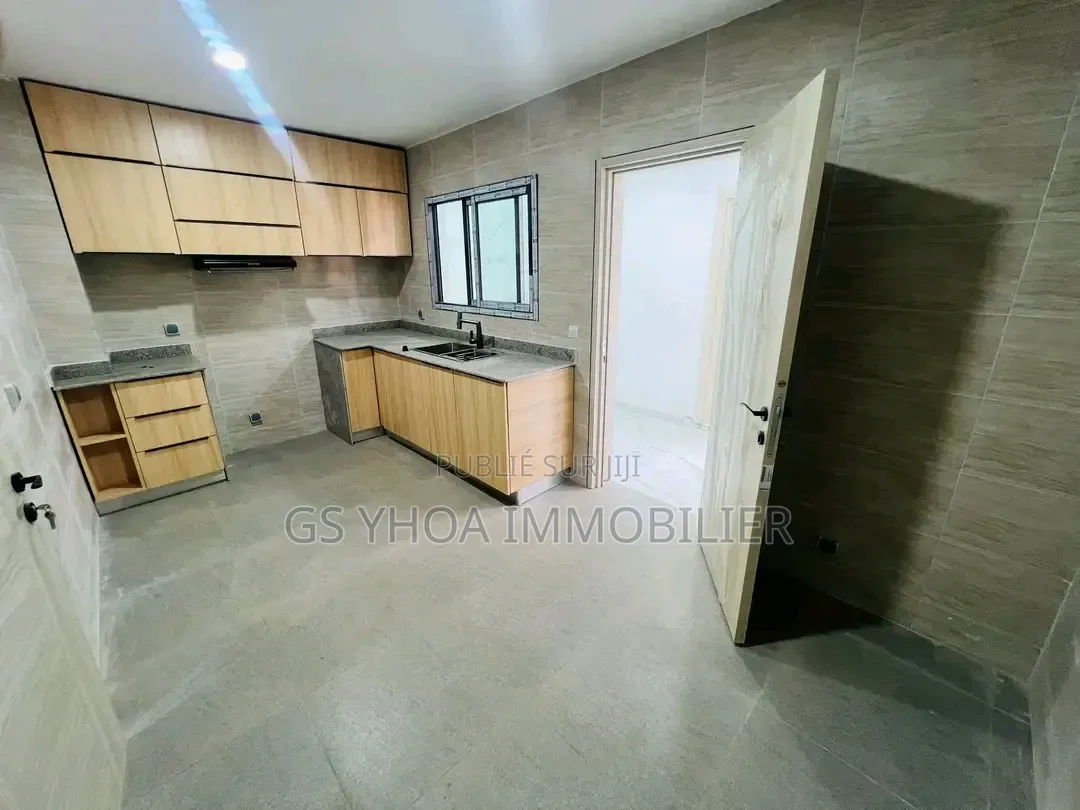 5chbre Duplex dans Bingerville à Vendre