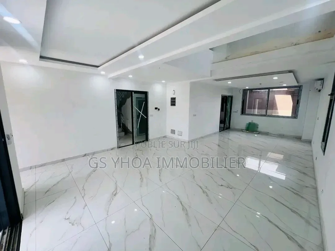 5chbre Duplex dans Bingerville à Vendre