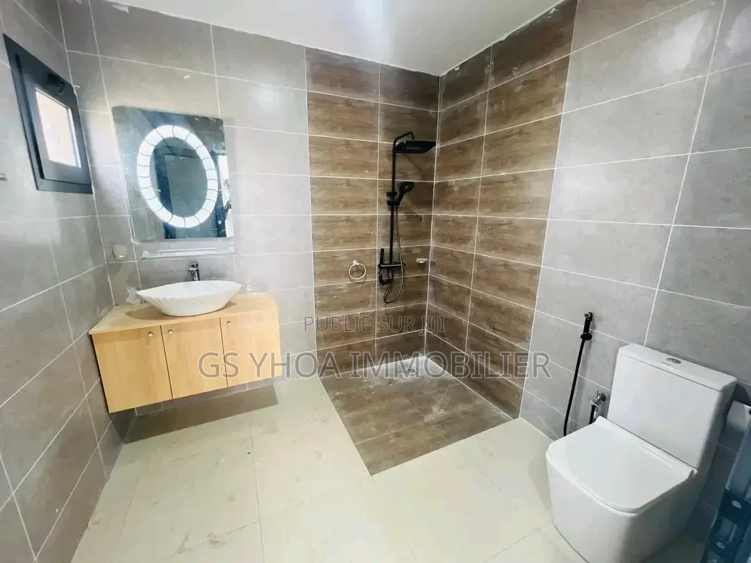 5chbre Duplex dans Bingerville à Vendre