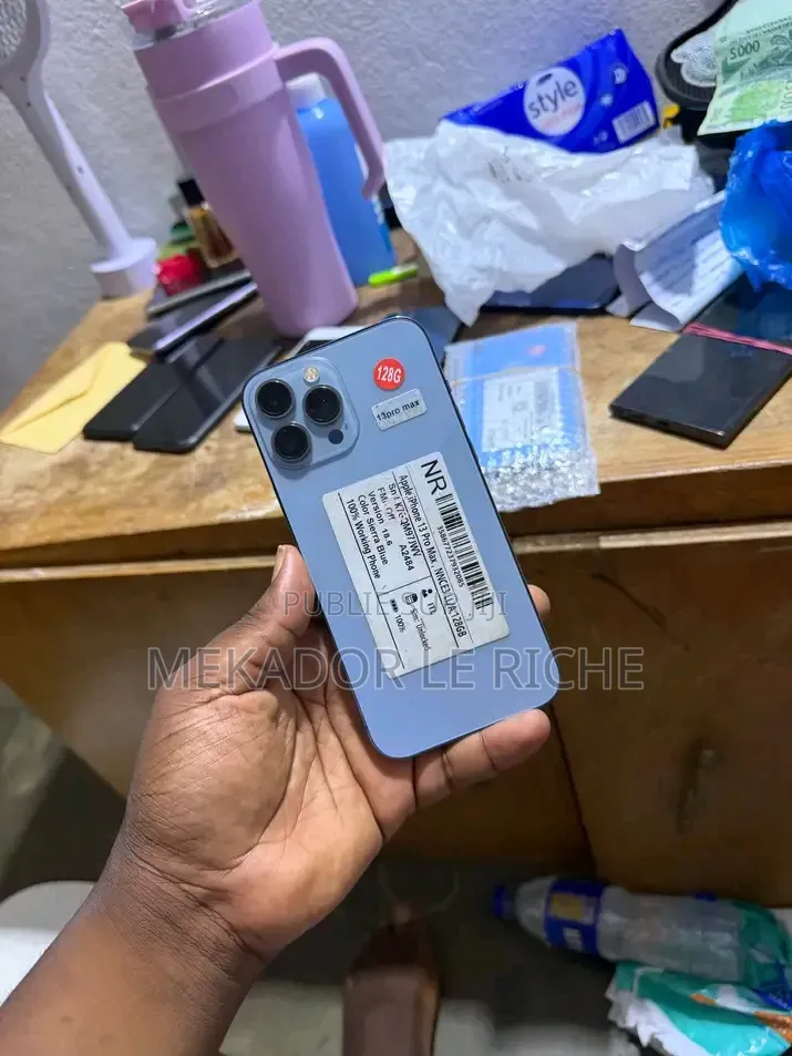 Nouveau Apple iPhone 13 Pro Max 128 GB Bleu