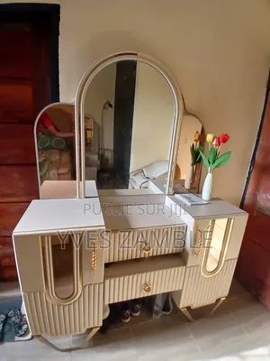 Coiffeuse Avec Miroir