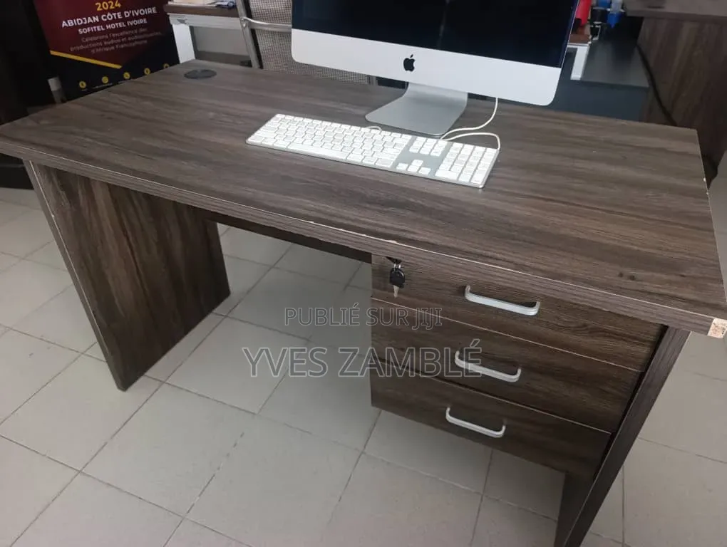 Bureau Très Bon État