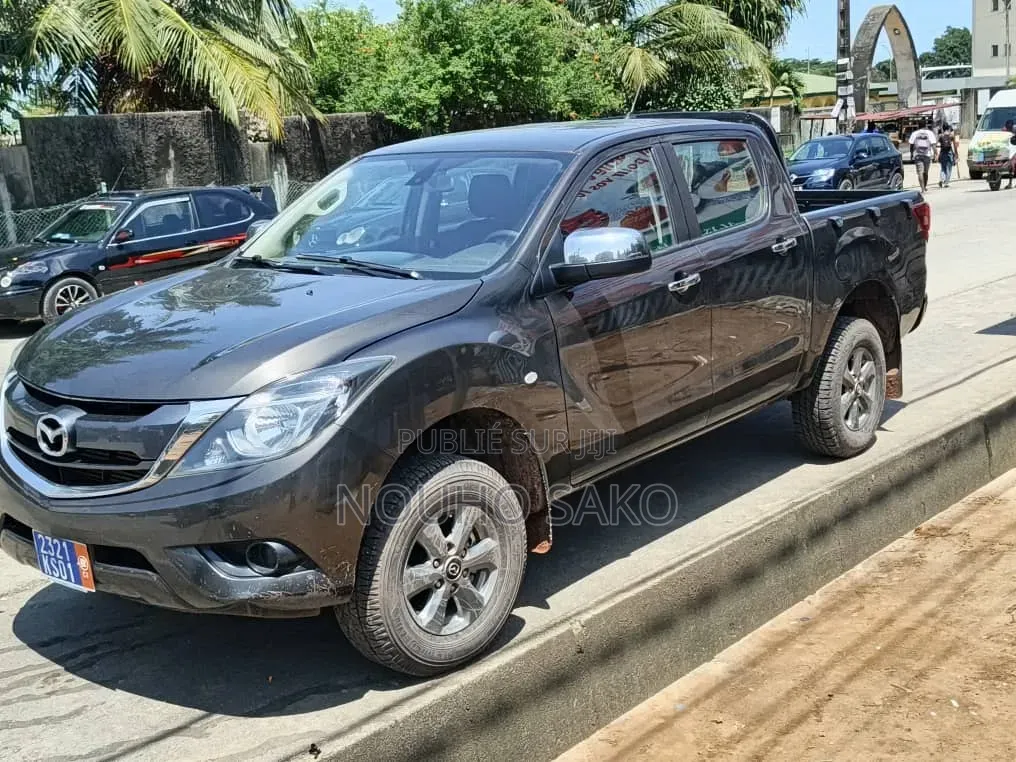 Mazda BT-50 2021 Gris