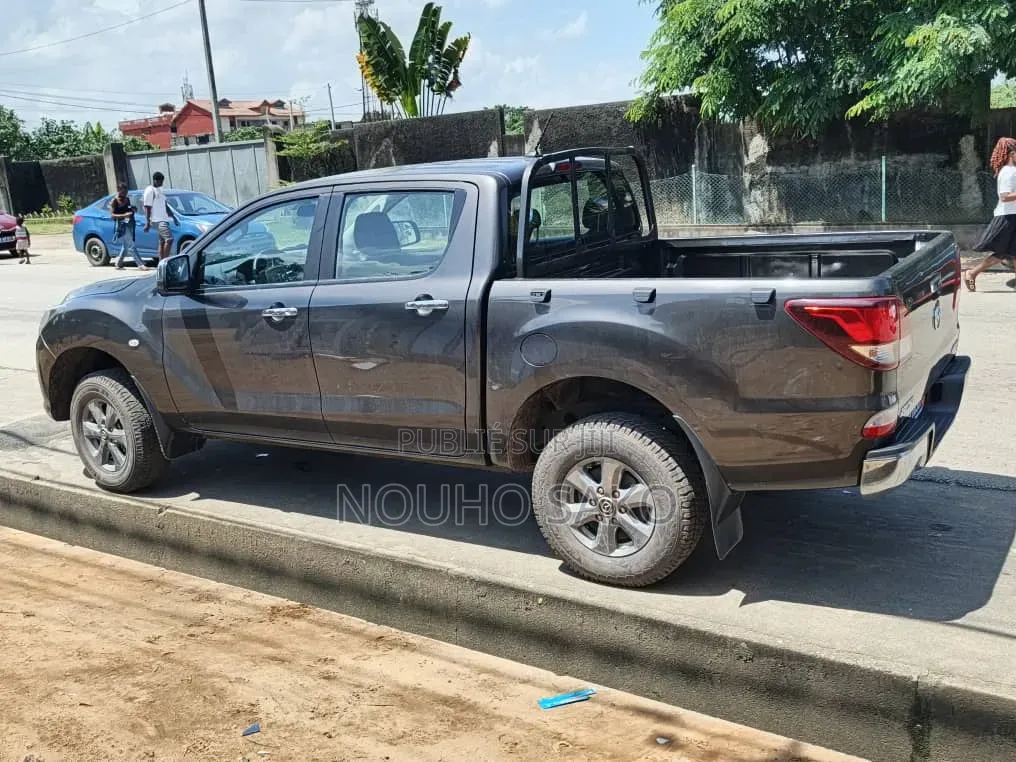 Mazda BT-50 2021 Gris