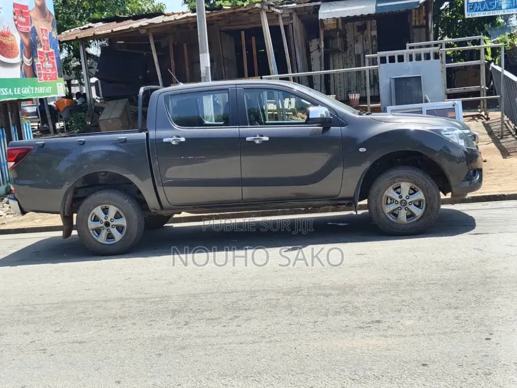 Mazda BT-50 2021 Gris