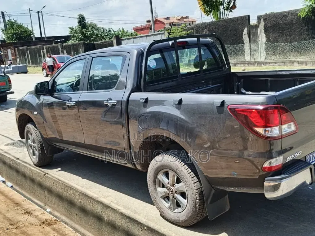 Mazda BT-50 2021 Gris