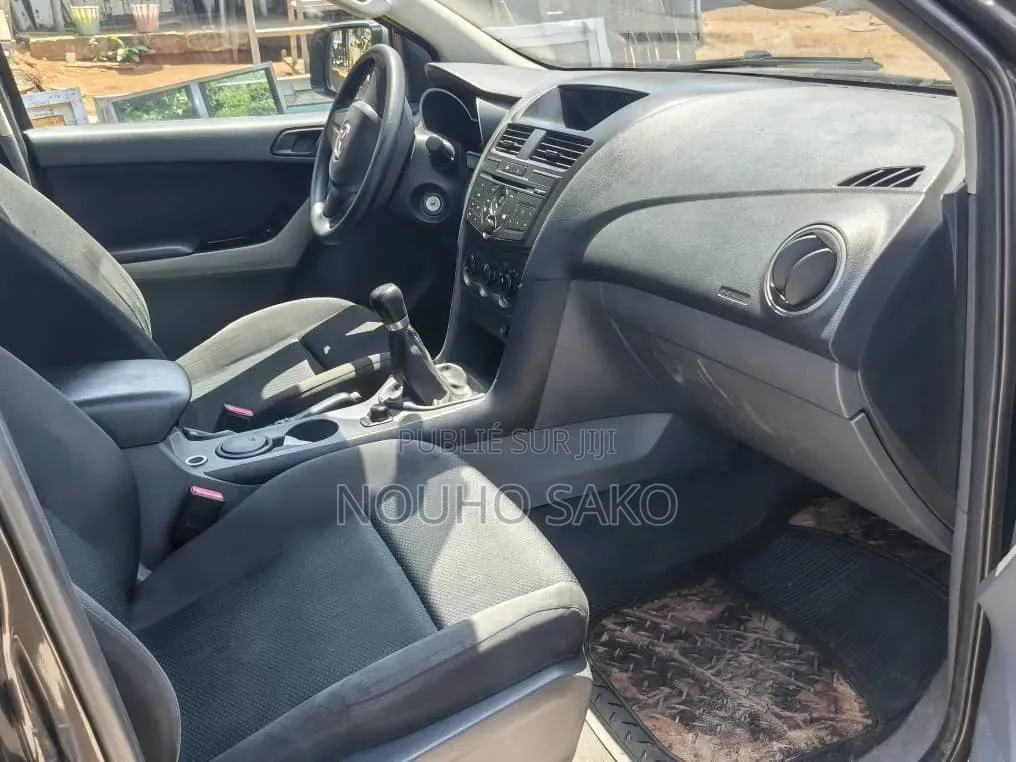 Mazda BT-50 2021 Gris