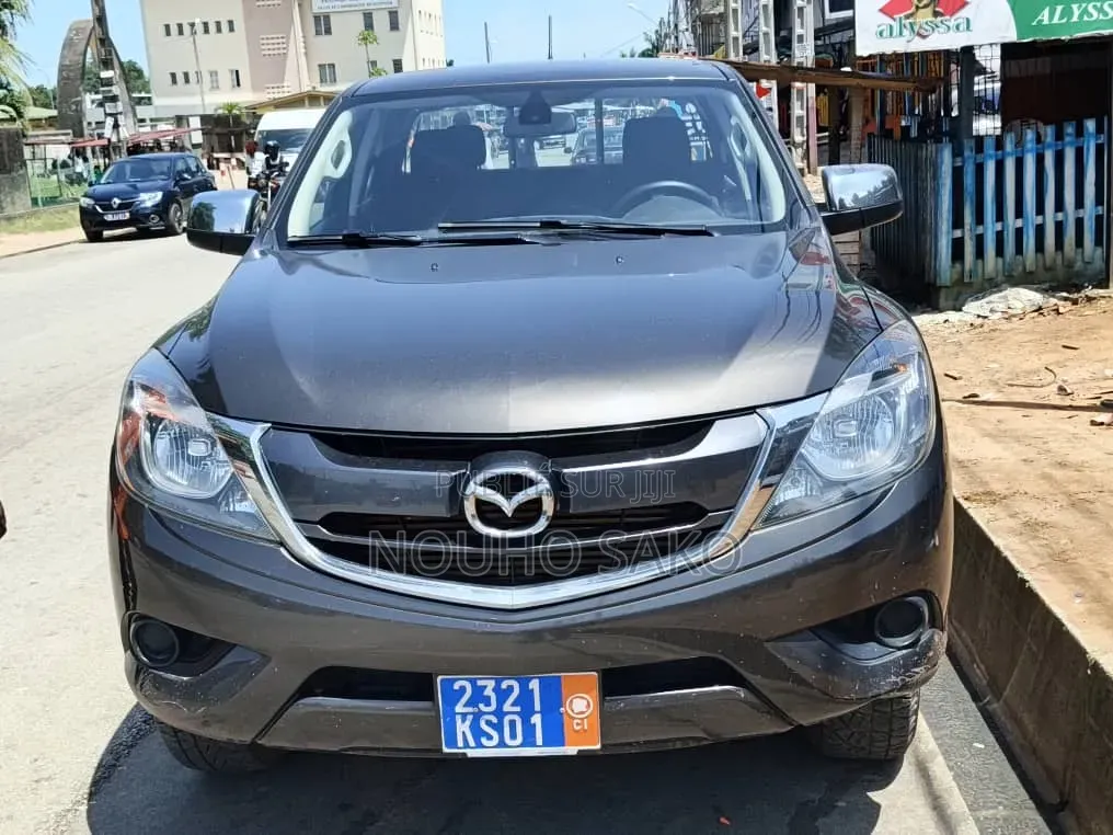Mazda BT-50 2021 Gris
