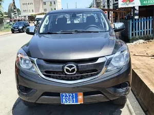 Mazda BT-50 2021 Gris