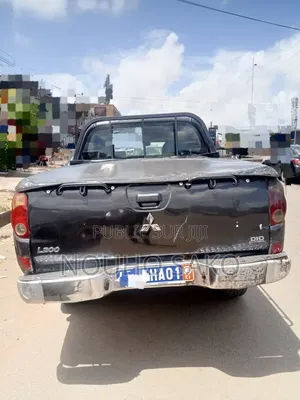 Mitsubishi L200 2011 Noir
