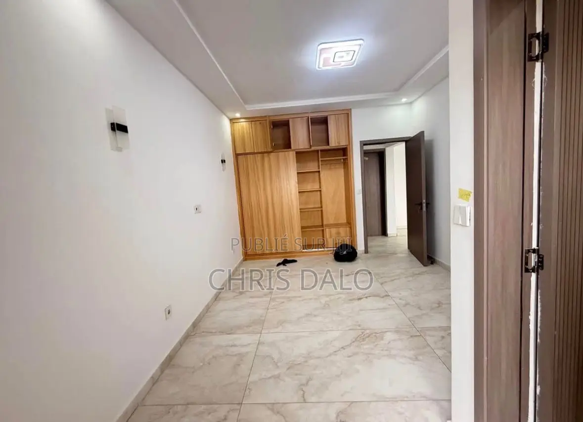 2chbre Appartement dans Apparemment Haut, Cocody à Louer