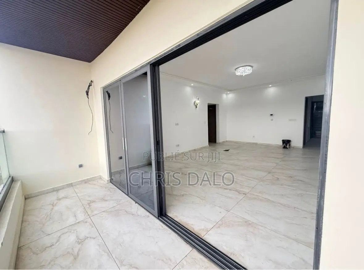 2chbre Appartement dans Apparemment Haut, Cocody à Louer