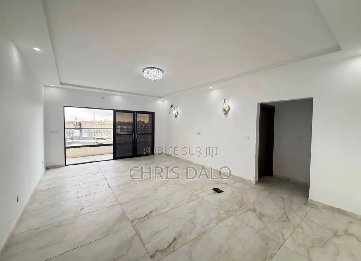 2chbre Appartement dans Apparemment Haut, Cocody à Louer
