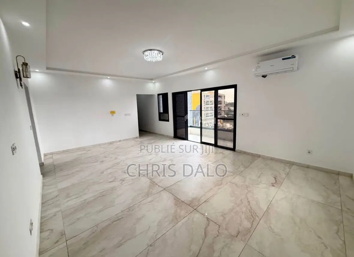 2chbre Appartement dans Apparemment Haut, Cocody à Louer