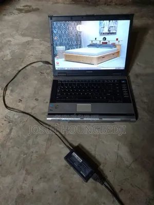 Ordinateur portable Toshiba Satellite P70 2GB Intel Pentium HDD 72GB