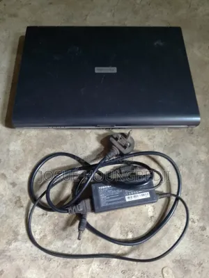 Ordinateur portable Toshiba Satellite P70 2GB Intel Pentium HDD 72GB
