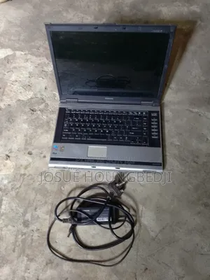 Ordinateur portable Toshiba Satellite P70 2GB Intel Pentium HDD 72GB