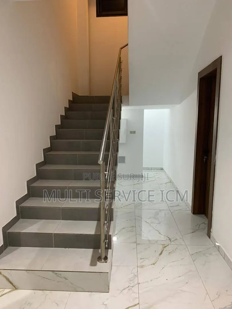 3chbre Duplex dans Ismaël Coulibaly, Cocody à Vendre