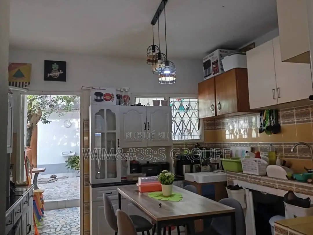 5chbre Duplex dans Wims Groupe, Cocody à Vendre
