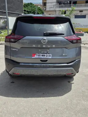 Nissan Rogue SV 2024 Gris