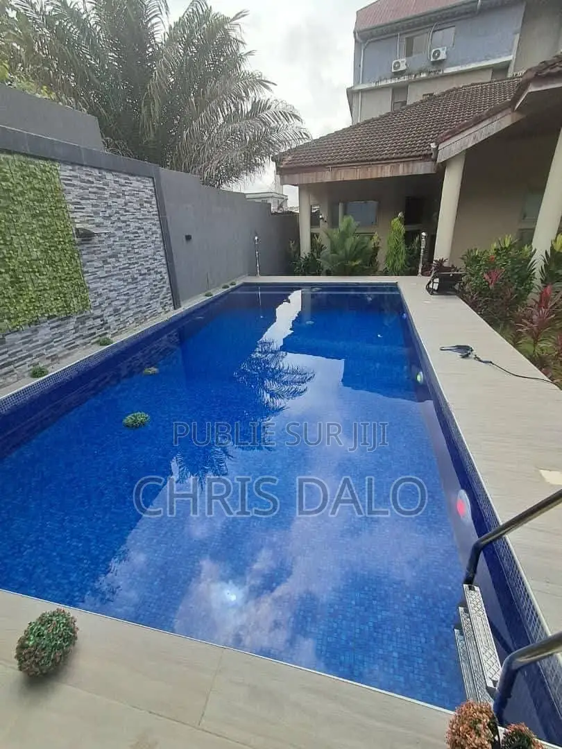 4chbre Villa dans Villa Haut Standing, Cocody à Vendre