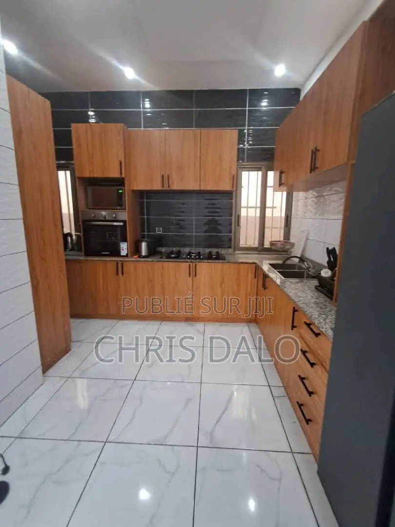 4chbre Villa dans Villa Haut Standing, Cocody à Vendre