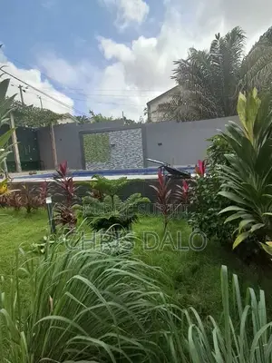 4chbre Villa dans Villa Haut Standing, Cocody à Vendre