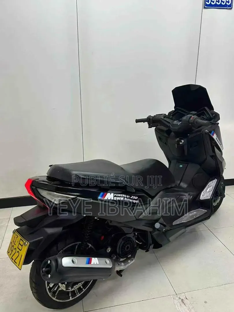 BMW 955i 2025 Noir