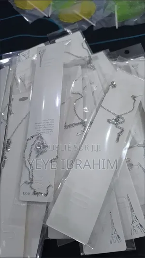 Chaîne Avec Pendentif 50 Pièces À 15,000f Minimum À Commander