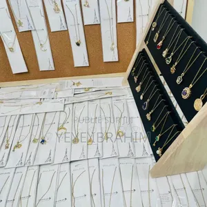 Chaîne Avec Pendentif 50 Pièces À 15,000f Minimum À Commander