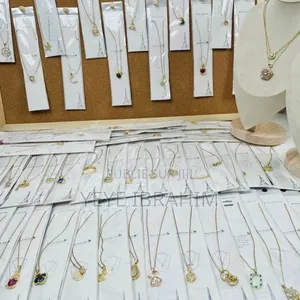 Chaîne Avec Pendentif 50 Pièces À 15,000f Minimum À Commander