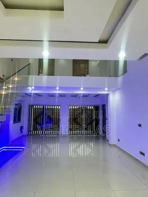 13chbre Villa dans Villa Triplex, Cocody à Louer