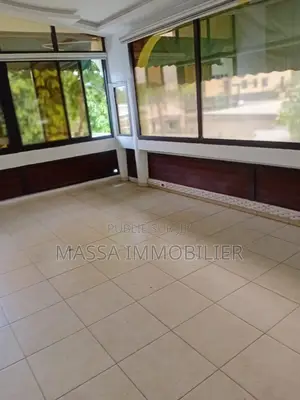 7chbre Villa dans Massa Immobilier, Deux Plateaux à Vendre