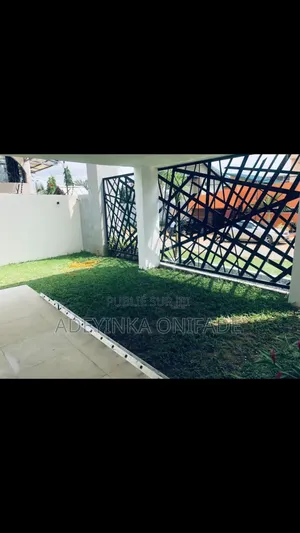 Meublé 5chbre Duplex dans Cite Anono, Cocody à Vendre