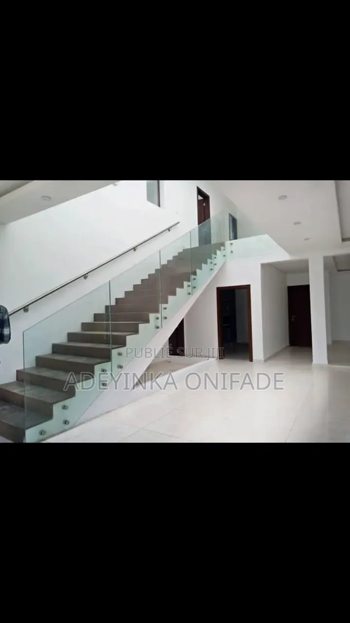 Meublé 5chbre Duplex dans Cite Anono, Cocody à Vendre
