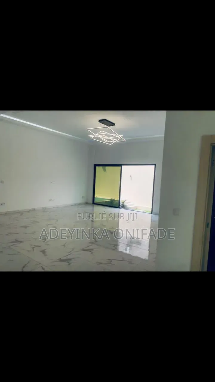 Meublé 5chbre Duplex dans Cite Anono, Cocody à Vendre