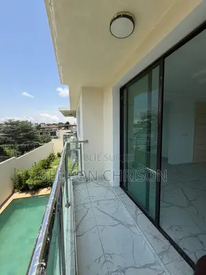 4chbre Villa dans 🏡 À Louer — Villa, Cocody à Louer