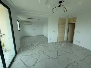 4chbre Villa dans 🏡 À Louer — Villa, Cocody à Louer