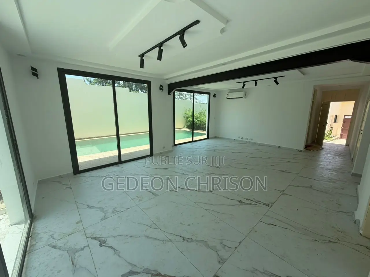4chbre Villa dans 🏡 À Louer — Villa, Cocody à Louer