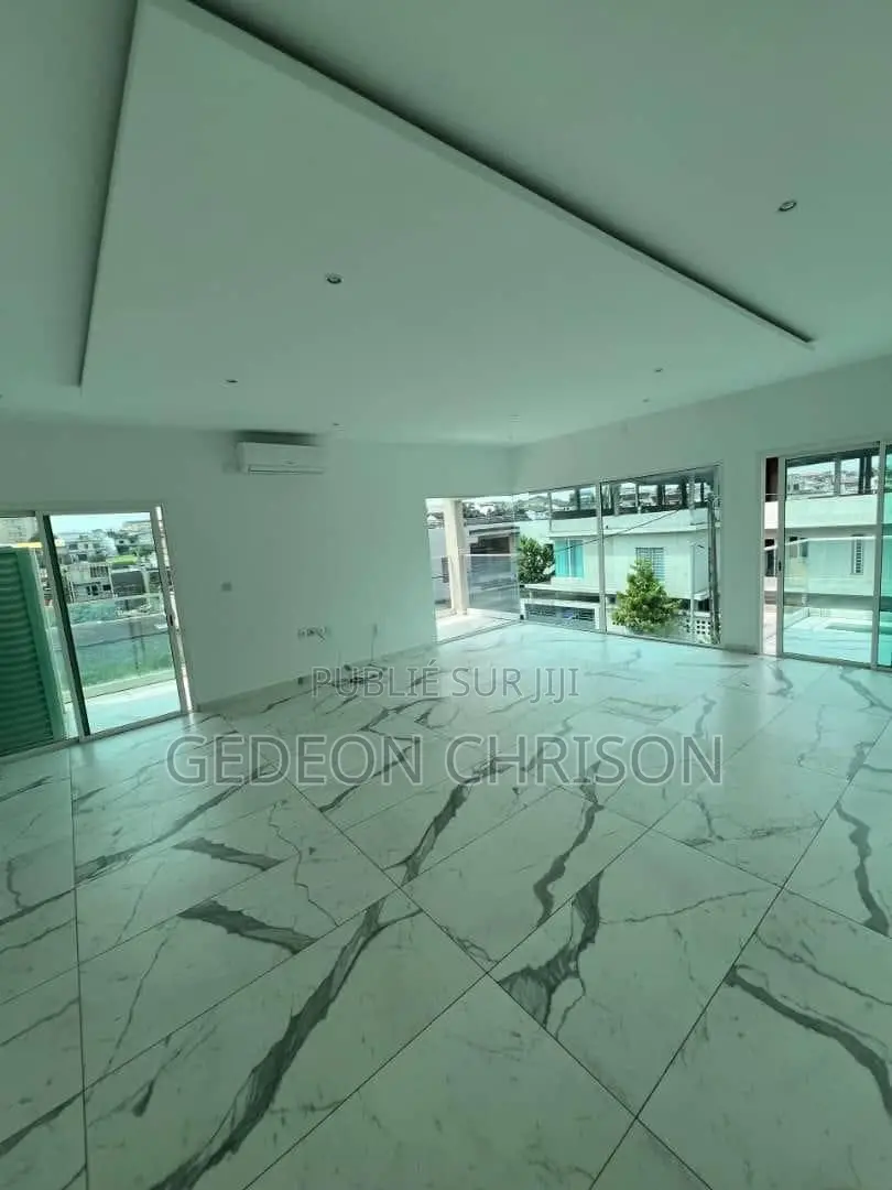 4chbre Villa dans 🏡 À Louer — Villa, Cocody à Louer