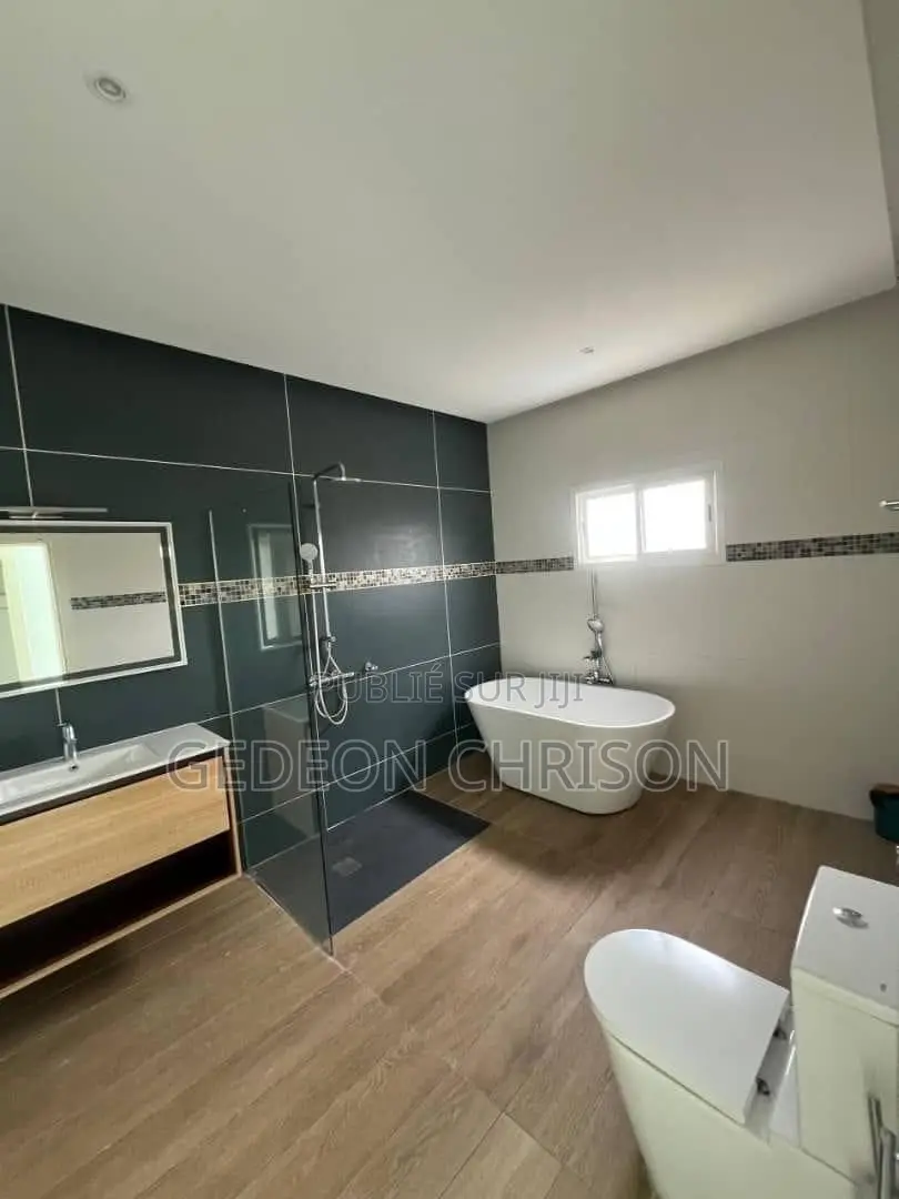 5chbre Villa dans Cocody à Louer
