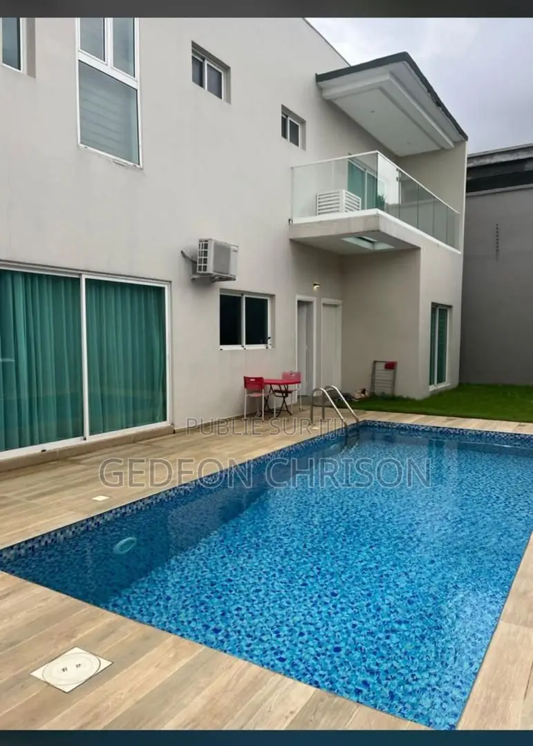 5chbre Villa dans Cocody à Louer