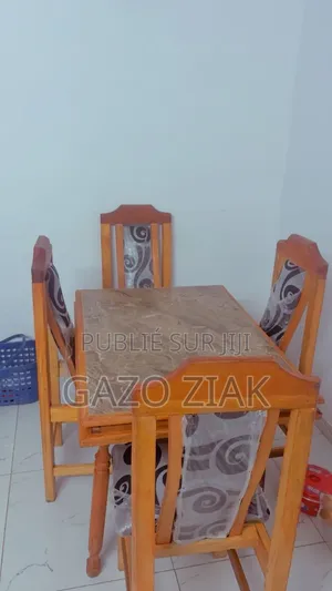 Table Et Chaises